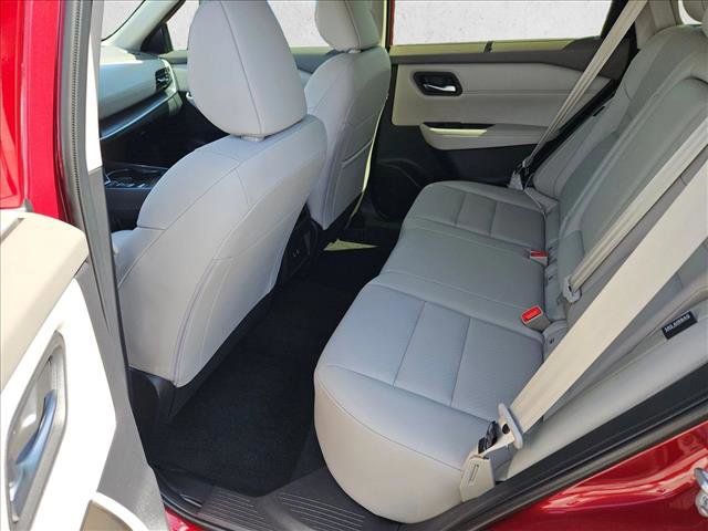 Used 2025 Nissan Rogue SV w/ SV Premium Package FWD image 15