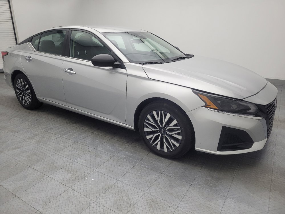 Used 2024 Nissan Altima 2.5 SV image 11