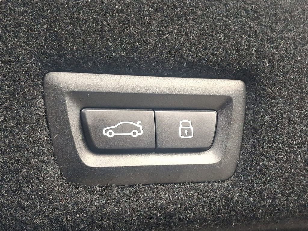 Used 2025 BMW 760i xDrive w/ Executive Package image 29