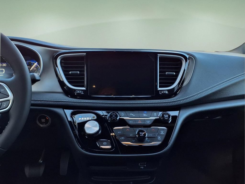 New 2027 Chrysler Pacifica Select AWD/4WD image 18