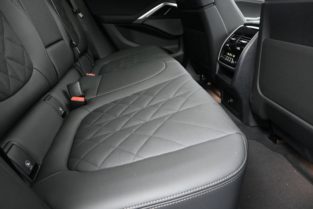 New 2027 BMW X6 xDrive40i w/ Executive Package AWD/4WD image 22