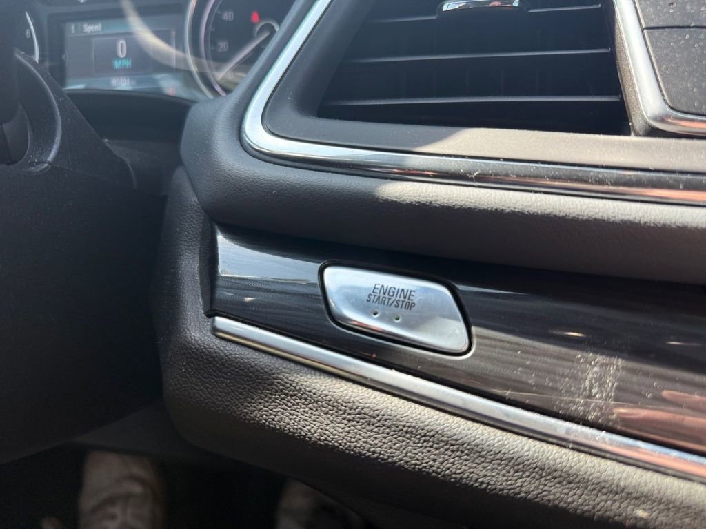Used 2019 Buick Enclave Essence w/ LPO, Luxury Package image 32