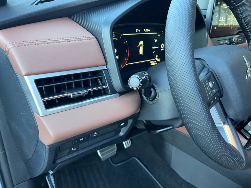 New 2026 Mitsubishi Outlander SEL FWD image 12