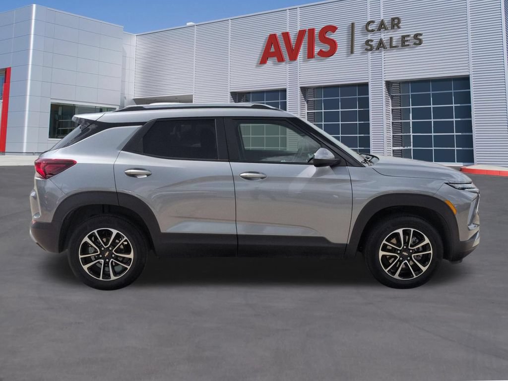 Used 2025 Chevrolet TrailBlazer LT AWD/4WD image 5