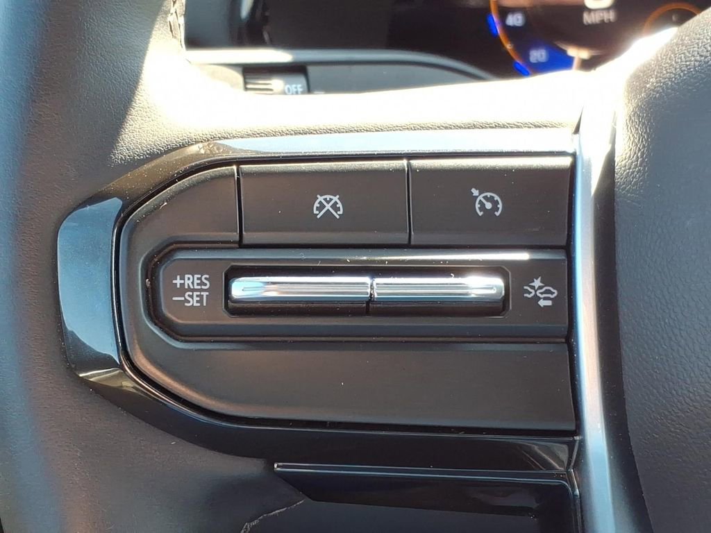 Used 2024 Chevrolet Colorado ZR2 w/ ZR2 Convenience Package III AWD/4WD image 25