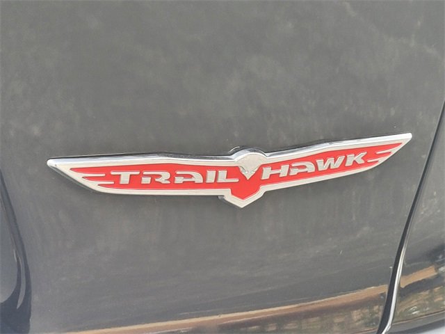 Used 2019 Jeep Cherokee Trailhawk image 10