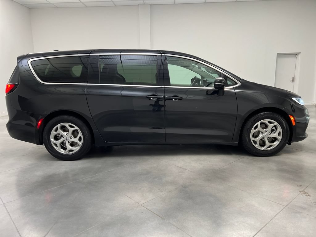 Used 2024 Chrysler Pacifica Limited FWD image 10