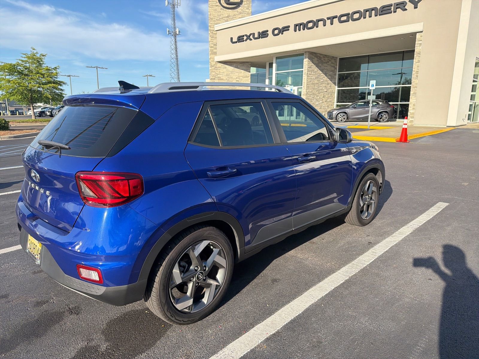 Used 2022 Hyundai Venue Limited FWD image 10