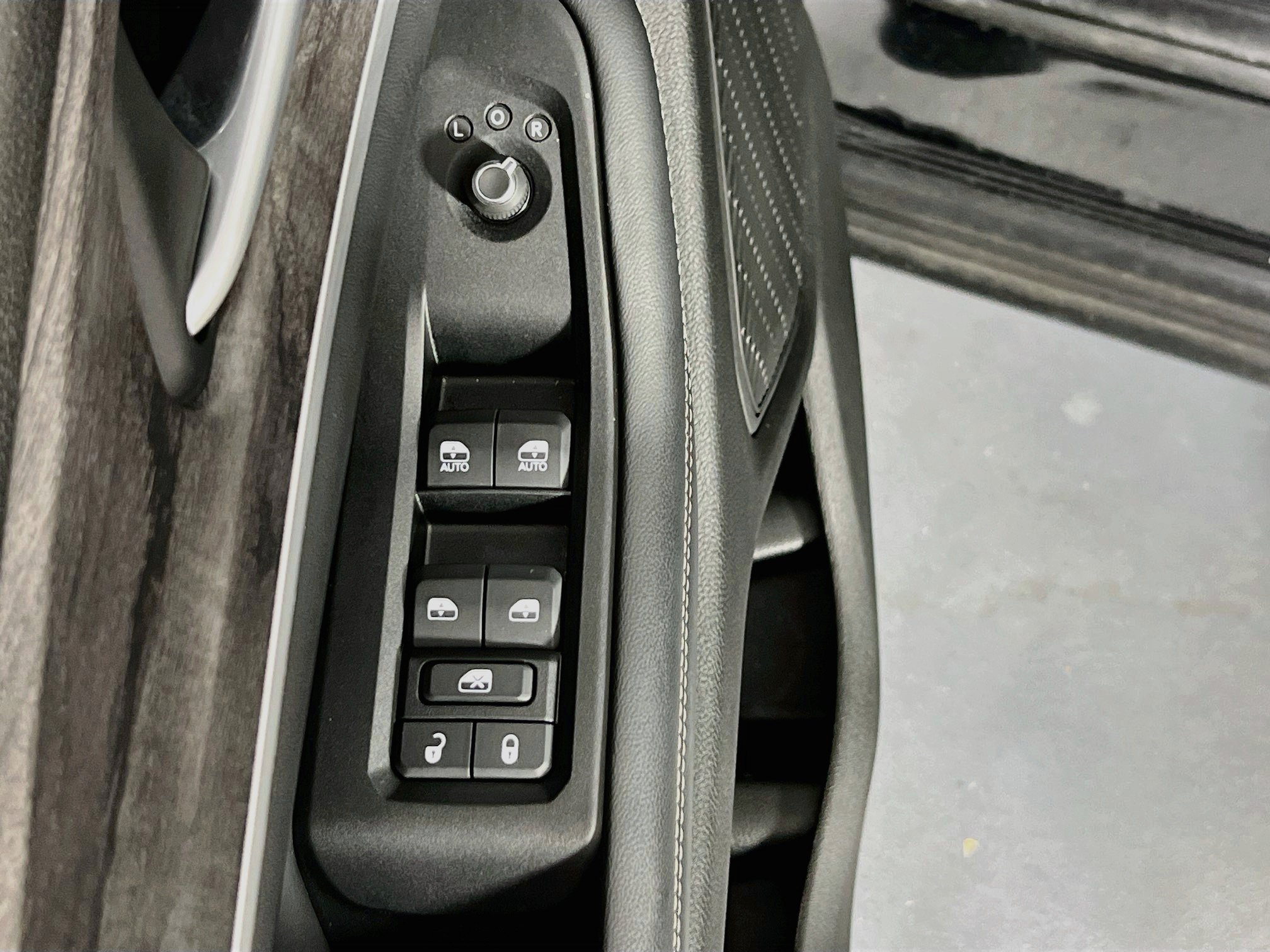 Used 2023 Jeep Grand Cherokee Limited AWD/4WD image 18