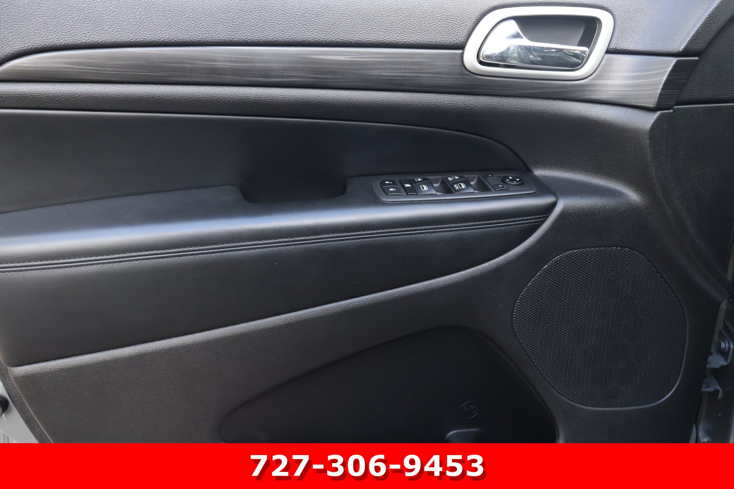Used 2021 Jeep Grand Cherokee Laredo X AWD/4WD image 9