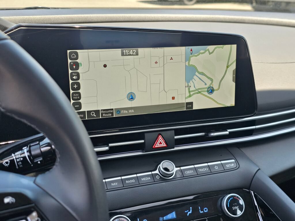 Used 2025 Hyundai Elantra Limited FWD image 33