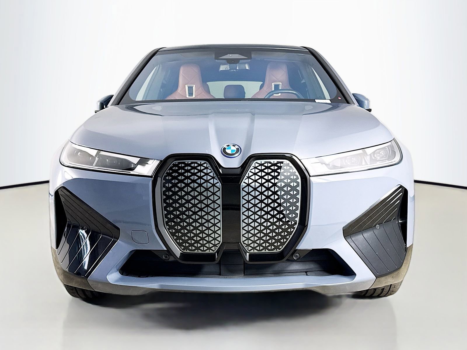 Used 2023 BMW iX xDrive50 w/ Sport Package image 2