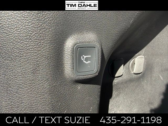 Used 2021 Jeep Cherokee Trailhawk w/ Comfort/Convenience Group AWD/4WD image 16