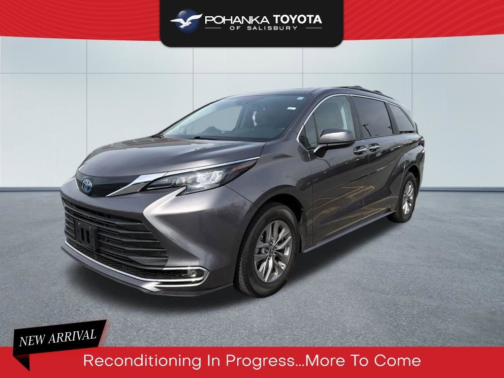 Used 2024 Toyota Sienna XLE w/ XLE Plus Package AWD/4WD image 1
