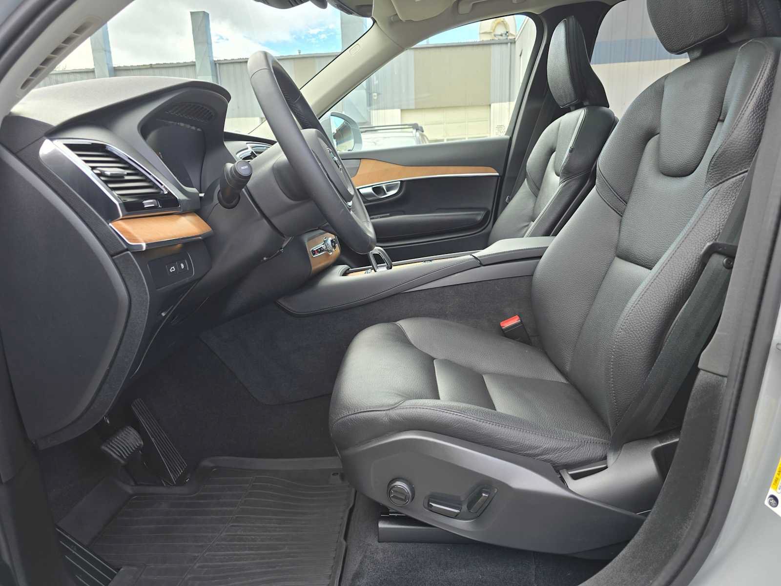 Used 2024 Volvo XC90 T8 Plus w/ Protection Package Premier AWD/4WD image 21