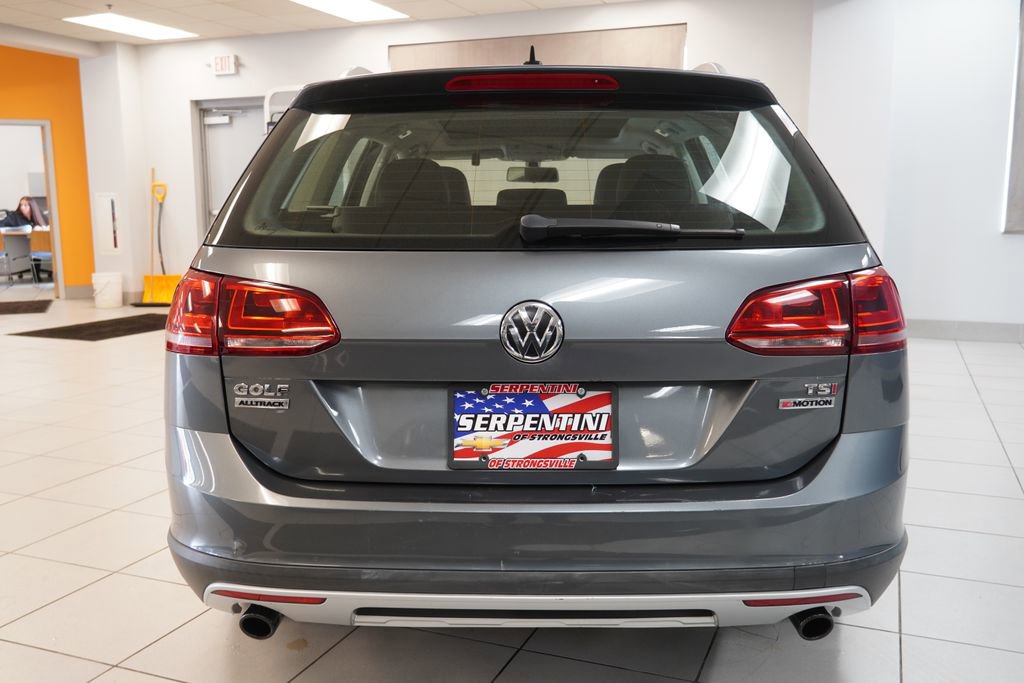 Used 2017 Volkswagen Golf Alltrack image 13