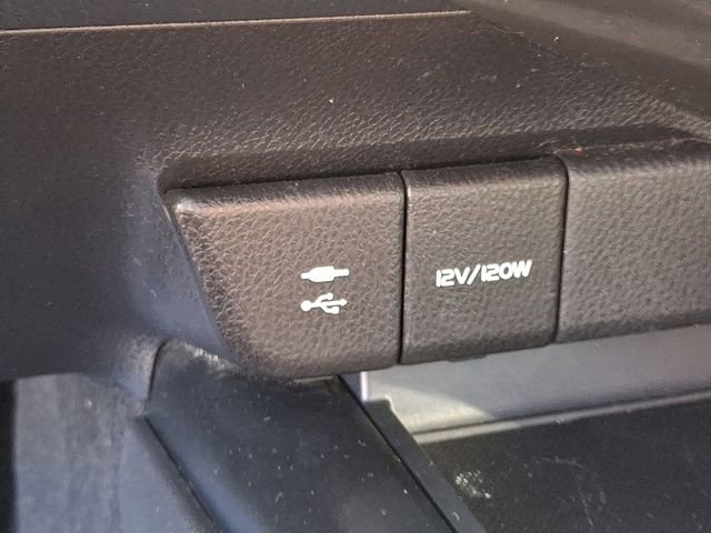Used 2018 Toyota Camry SE w/ Moonroof Package FWD image 18