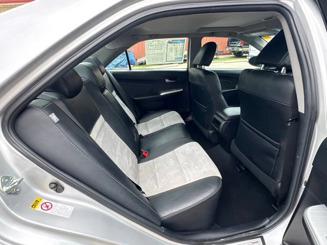 Used 2013 Toyota Camry SE w/ Leather Pkg FWD image 16