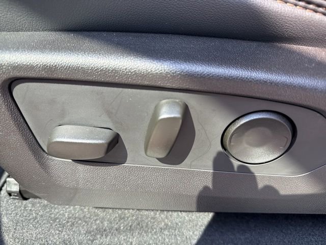 Used 2025 GMC Canyon AT4 image 11