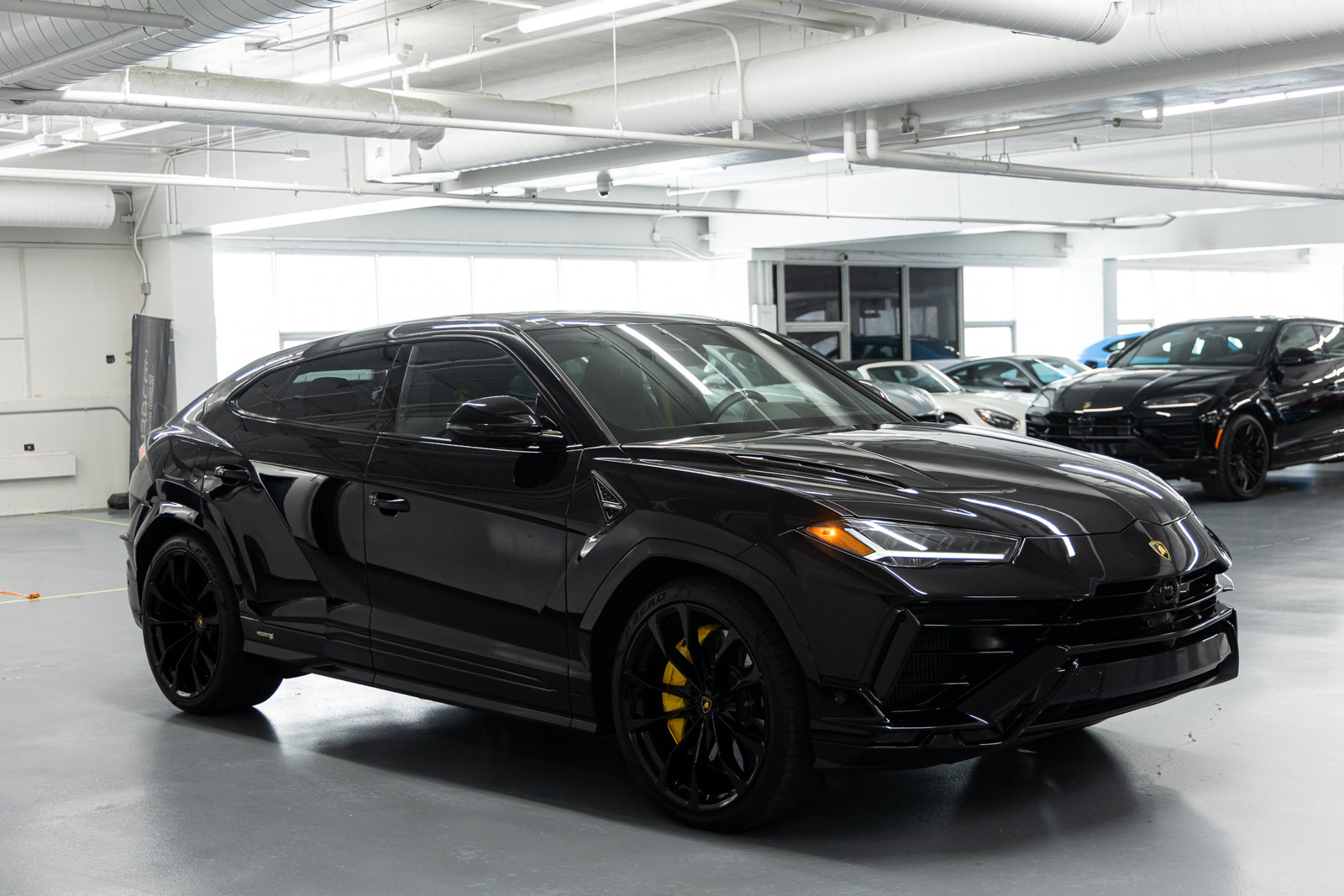 Used 2024 Lamborghini Urus S AWD/4WD image 9