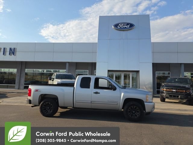 Used 2011 Chevrolet Silverado 1500 LT w/ All-Star Edition AWD/4WD image 4