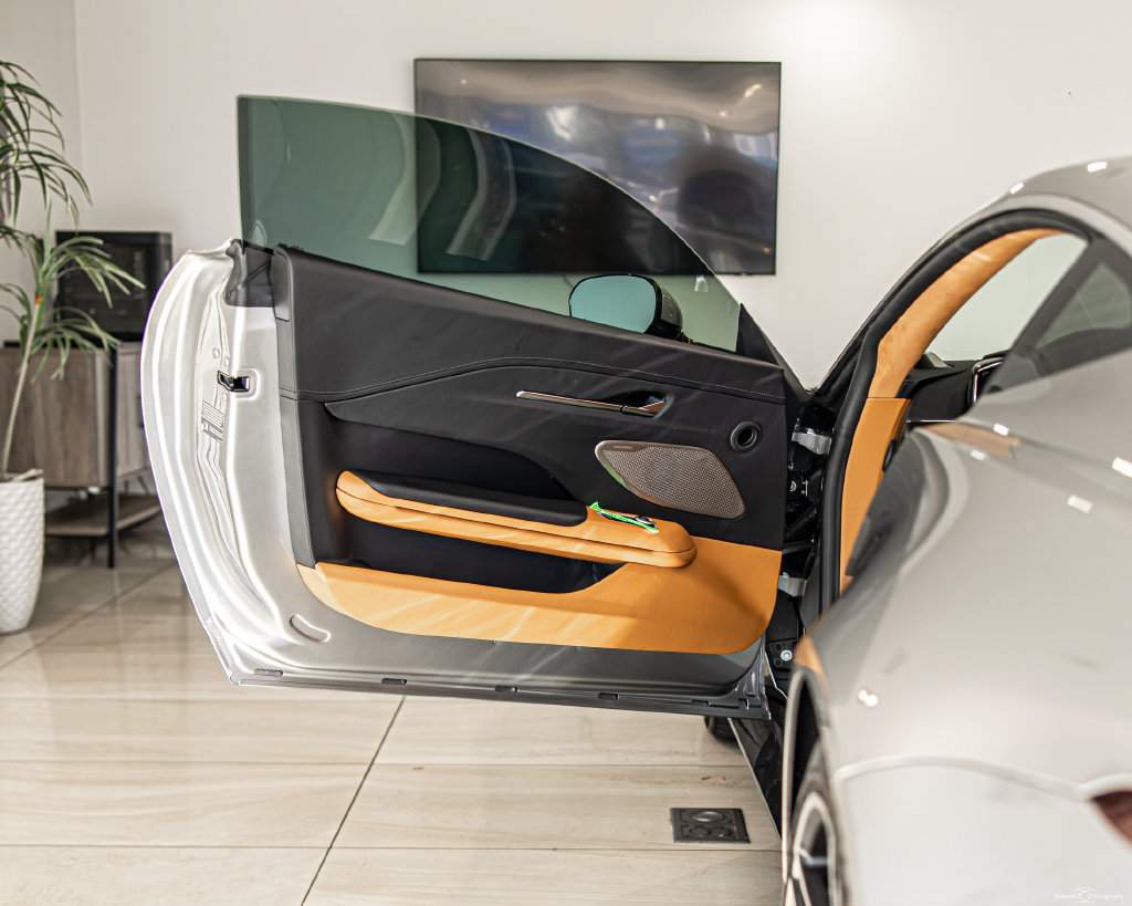 Used 2025 Aston Martin V8 Vantage Coupe RWD image 28