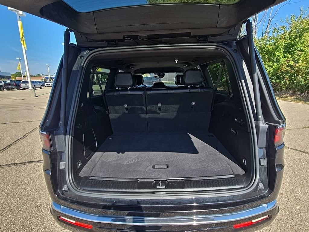 Used 2024 Jeep Wagoneer L Series II w/ Flexible Seating Group image 42