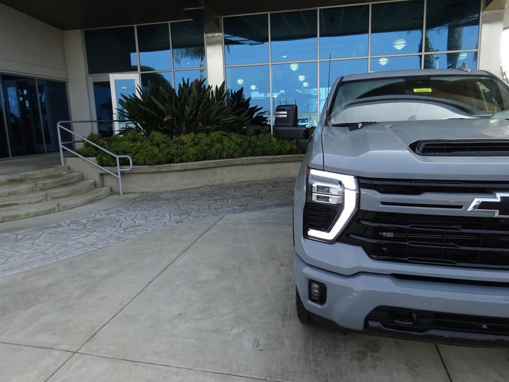 Certified 2024 Chevrolet Silverado 2500 LTZ w/ LTZ Plus Package image 36