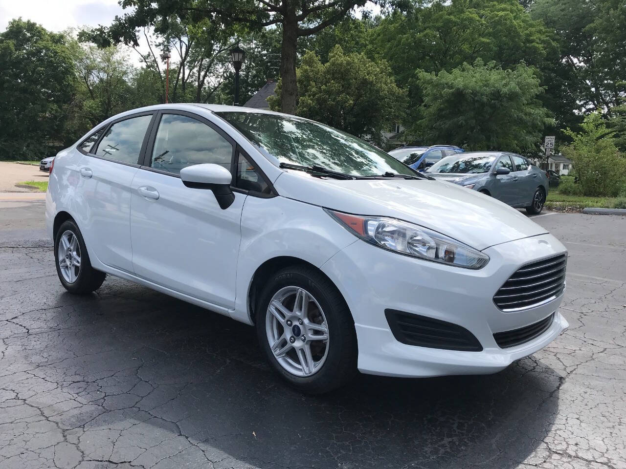 Used 2018 Ford Fiesta SE FWD image 2