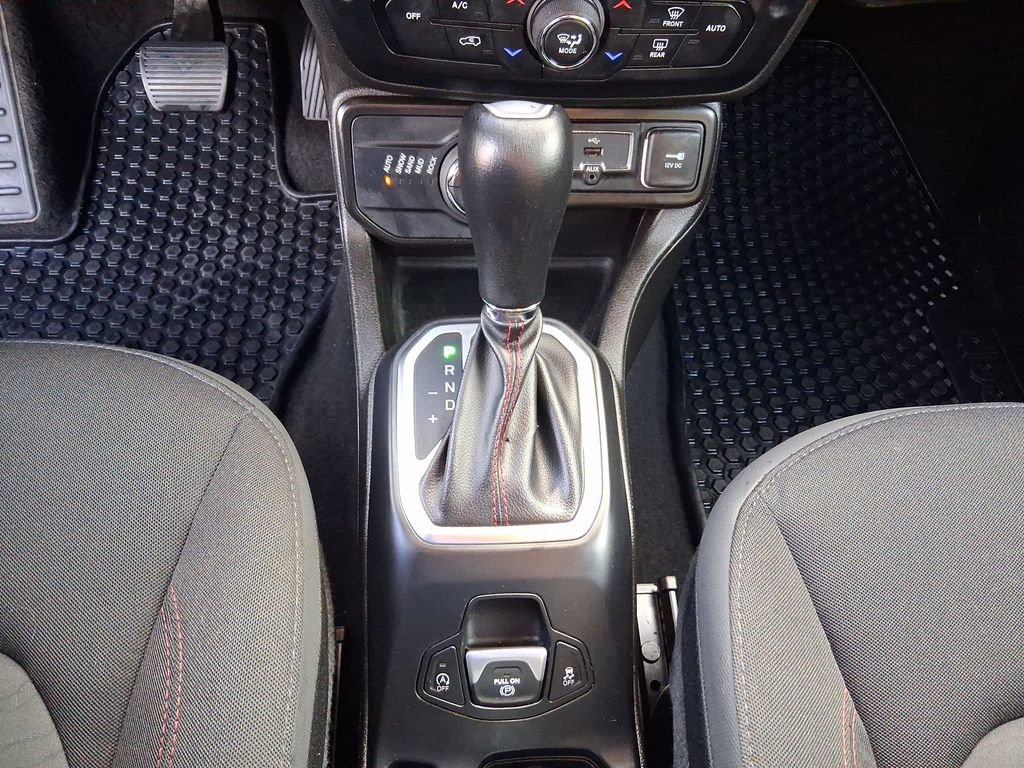 Used 2023 Jeep Renegade Trailhawk AWD/4WD image 14