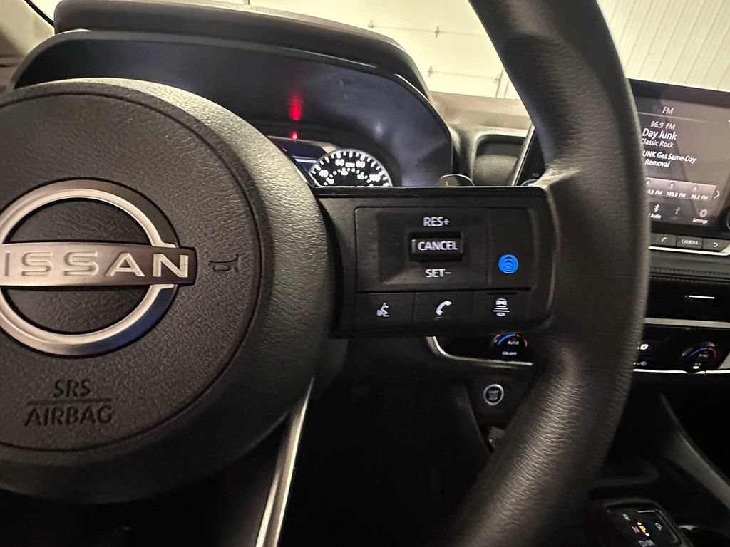 Used 2022 Nissan Rogue SV AWD/4WD image 37