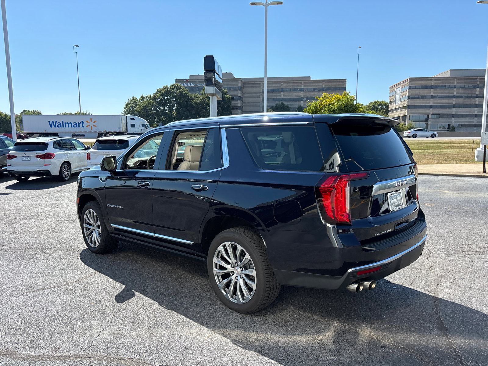 Used 2021 GMC Yukon Denali w/ Denali Premium Package image 5