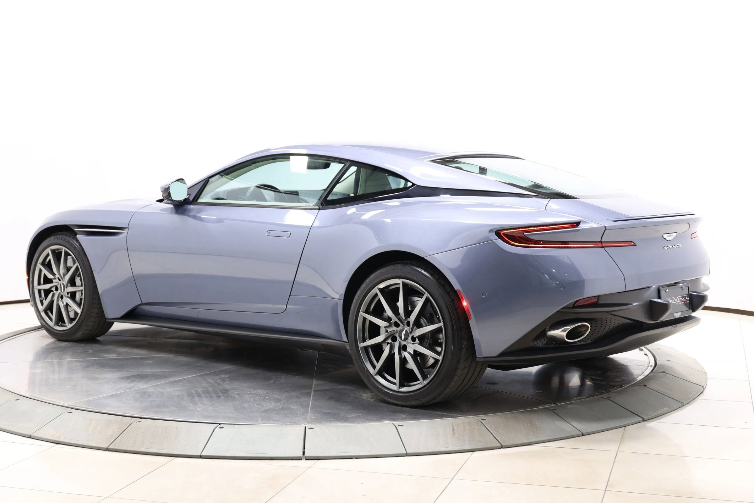 Used 2019 Aston Martin DB11 Coupe RWD image 58