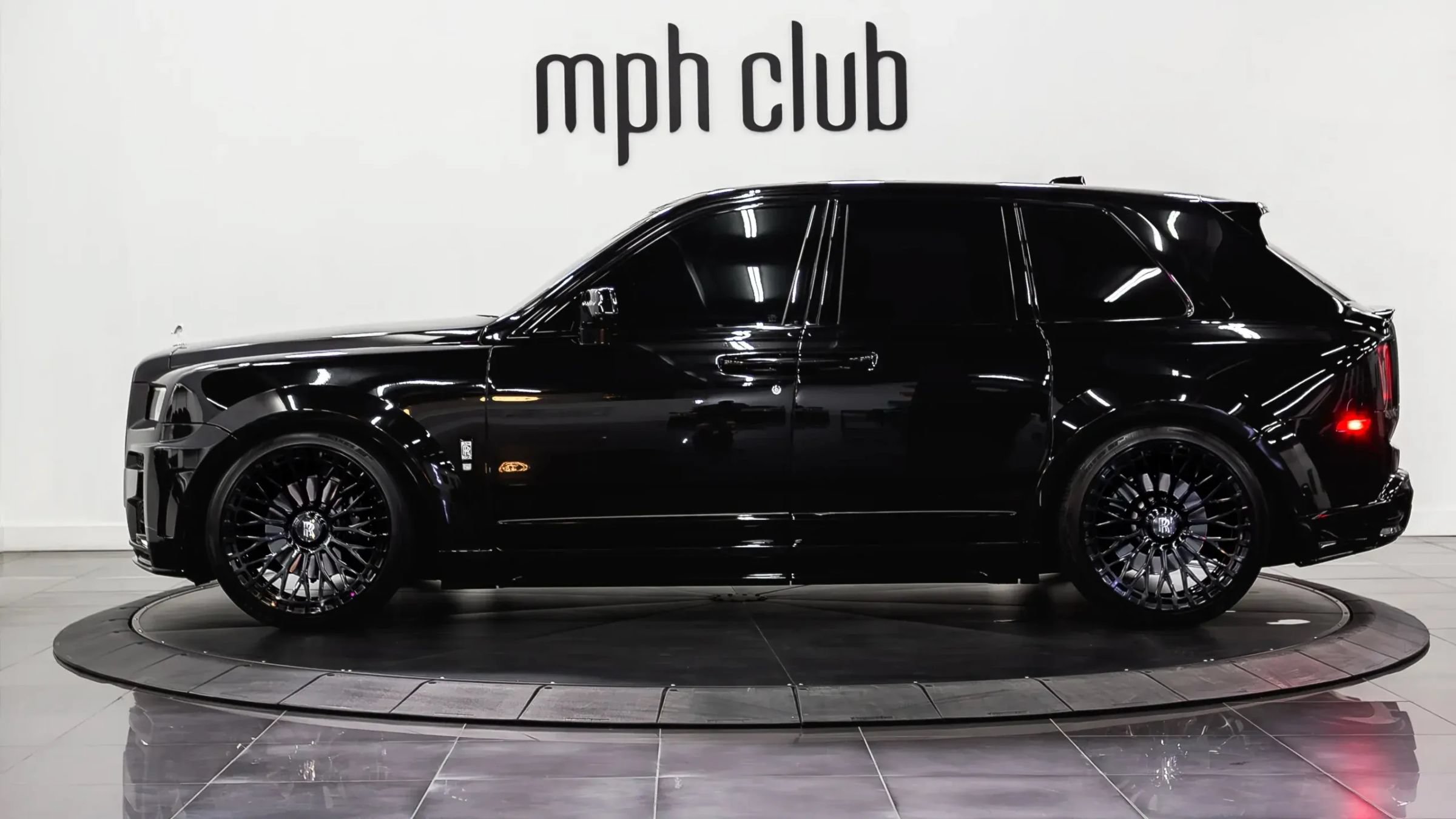 Used 2021 Rolls-Royce Cullinan AWD/4WD image 3