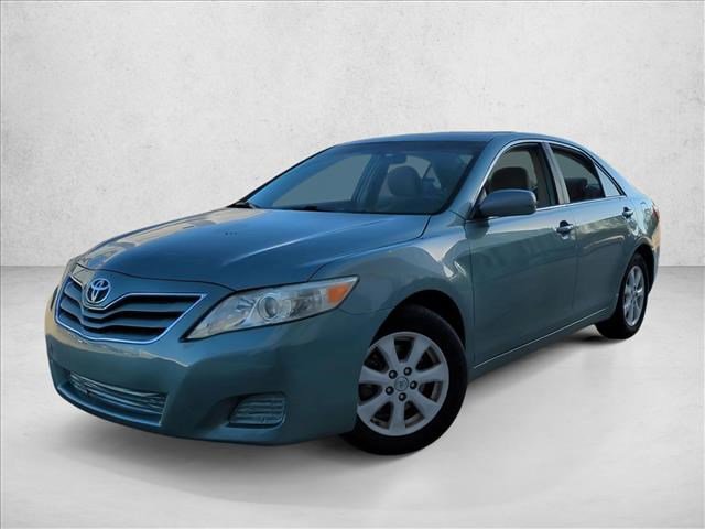 Used 2010 Toyota Camry LE image 1