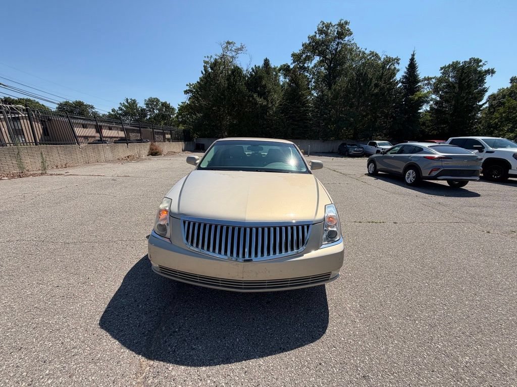 Used 2008 Cadillac DTS FWD image 3