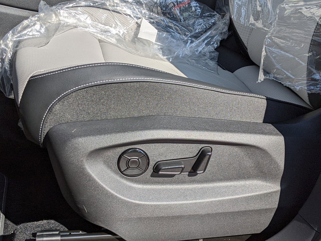 New 2025 Volkswagen Tiguan SE image 13