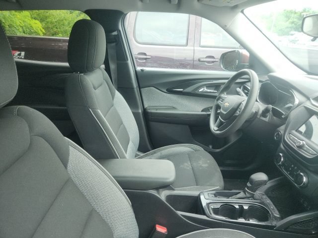 Used 2023 Chevrolet TrailBlazer LT FWD image 3