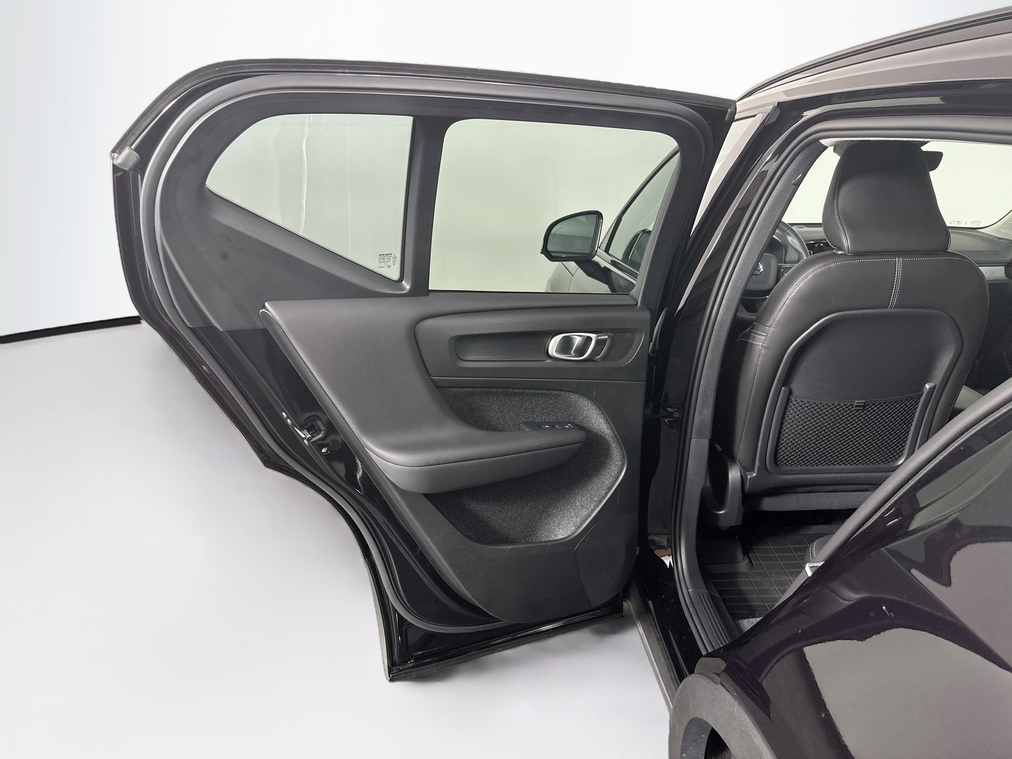Used 2024 Volvo XC40 B5 Plus w/ Protection Package Premier AWD/4WD image 26