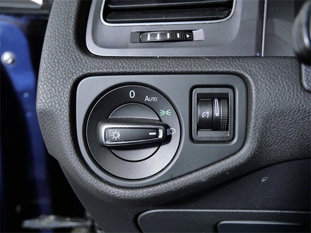 Used 2016 Volkswagen e-Golf SE w/ DC Fast Charging Package image 24