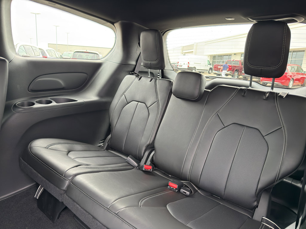 New 2026 Chrysler Pacifica Select FWD image 32