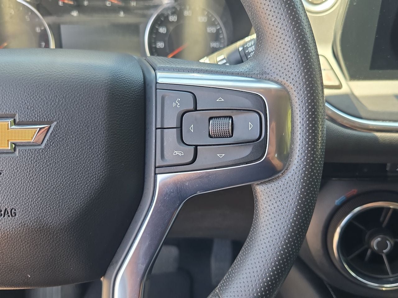 Used 2023 Chevrolet Blazer LT FWD image 17