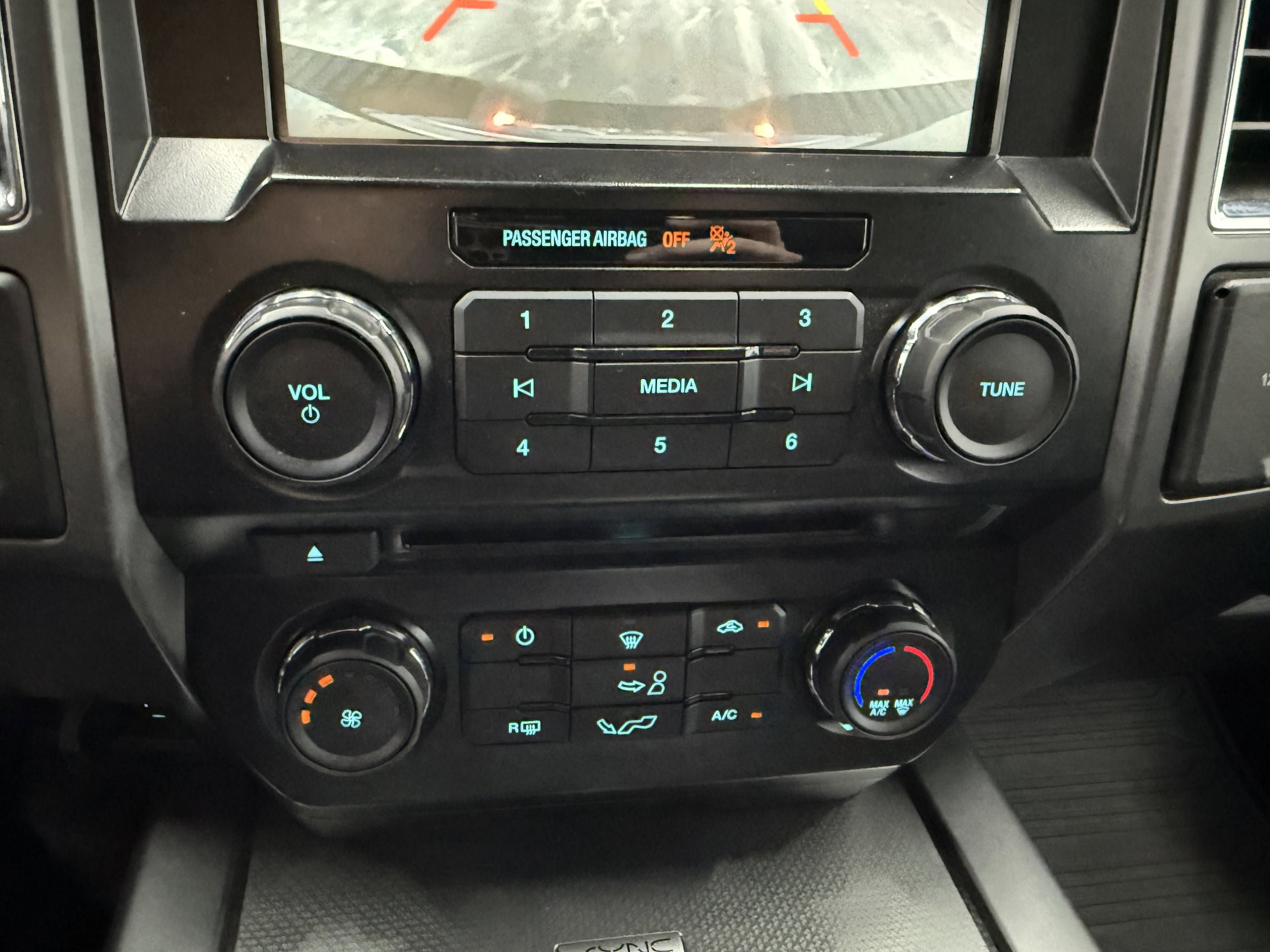 Used 2015 Ford F150 XLT w/ Equipment Group 302A Luxury AWD/4WD image 18