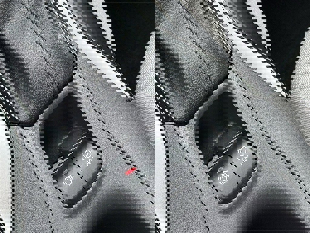 Used 2023 Toyota Corolla Cross LE image 17