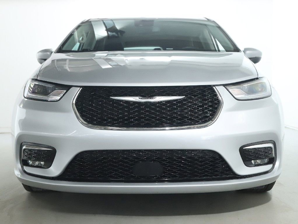 Used 2023 Chrysler Pacifica Touring-L FWD image 5