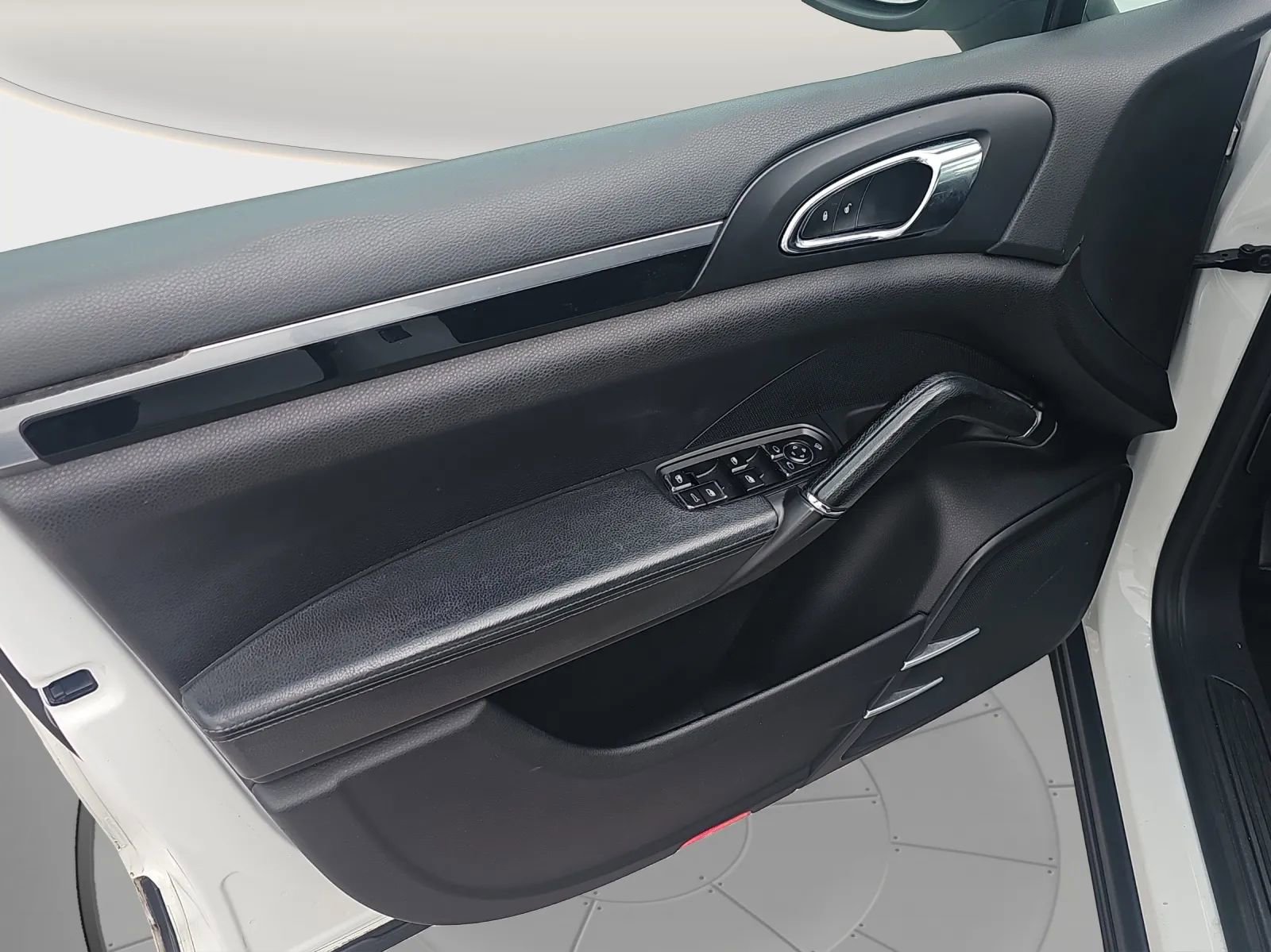 Used 2014 Porsche Cayenne image 12