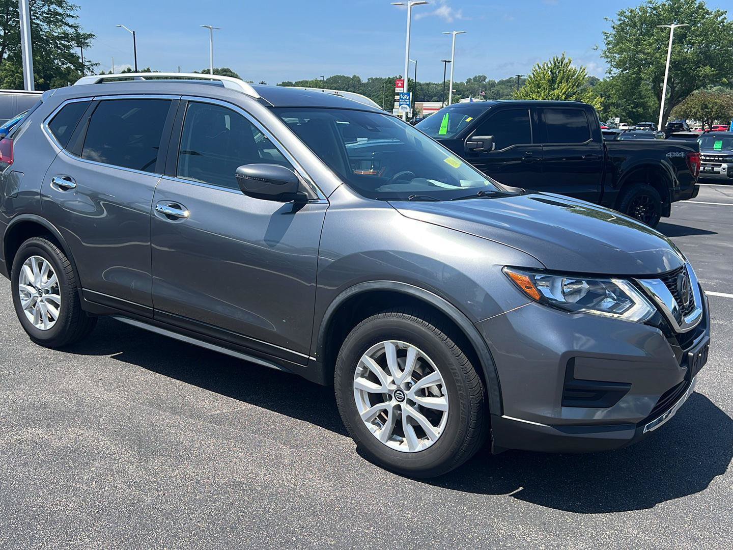 Used 2020 Nissan Rogue SV AWD/4WD image 2