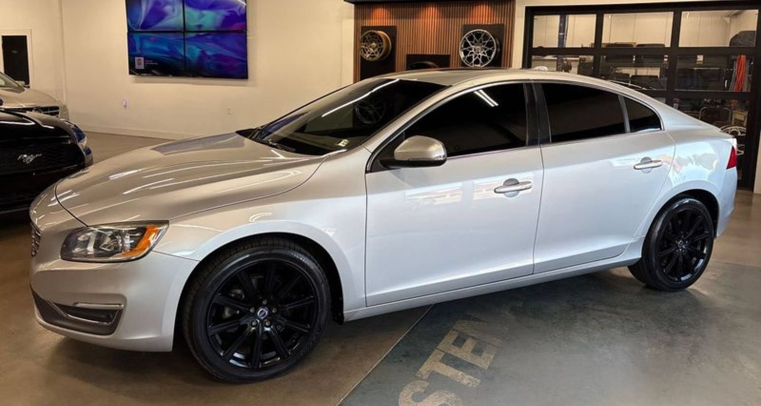 Used 2017 Volvo S60 T5 Inscription FWD image 1