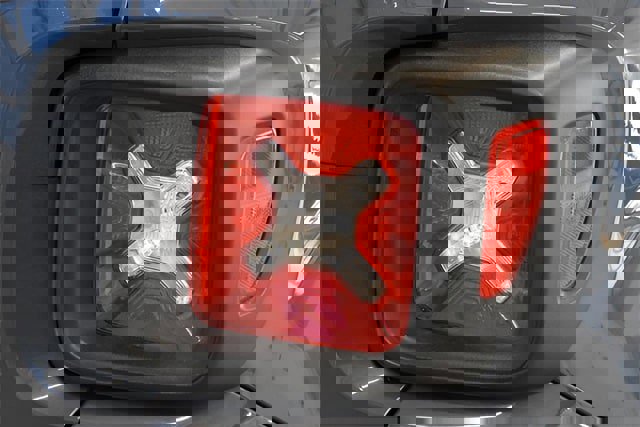 Used 2021 Jeep Renegade Latitude w/ Sun & Sound Group image 12