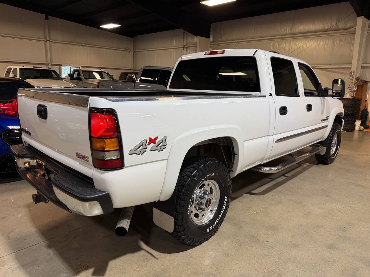 Used 2006 GMC Sierra 2500 SLT w/ Heavy-Duty Power Package AWD/4WD image 9